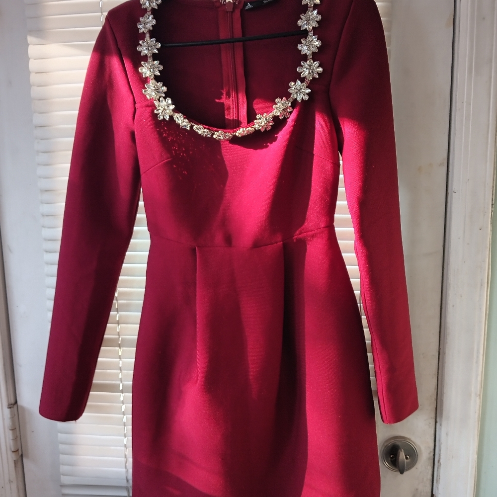 Elegant Red Dress with Floral Embellishments - Picture 3 of 9